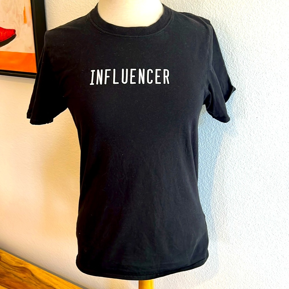 Influencer tee shirt size small